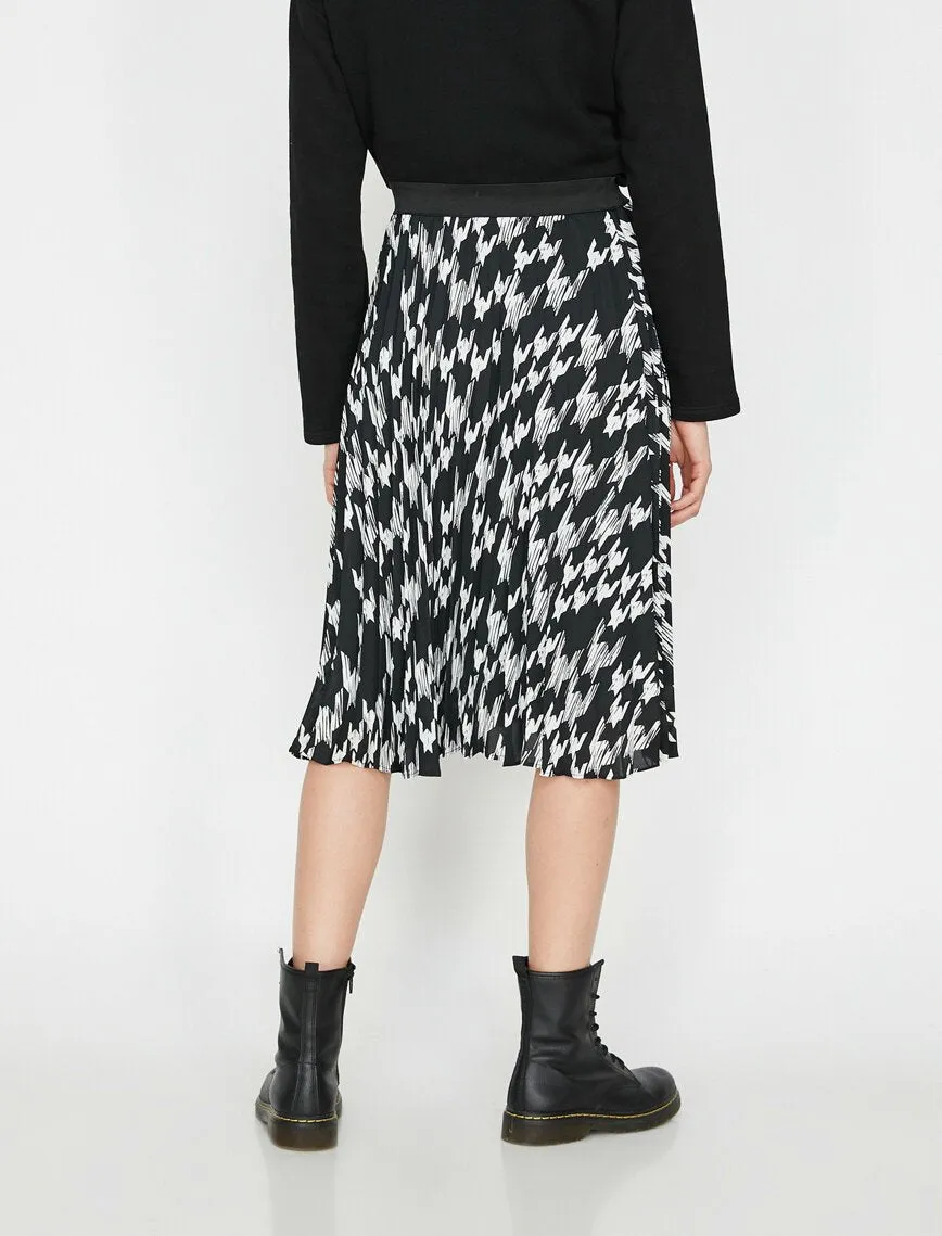 11811 Black Patterened Midi Skirt