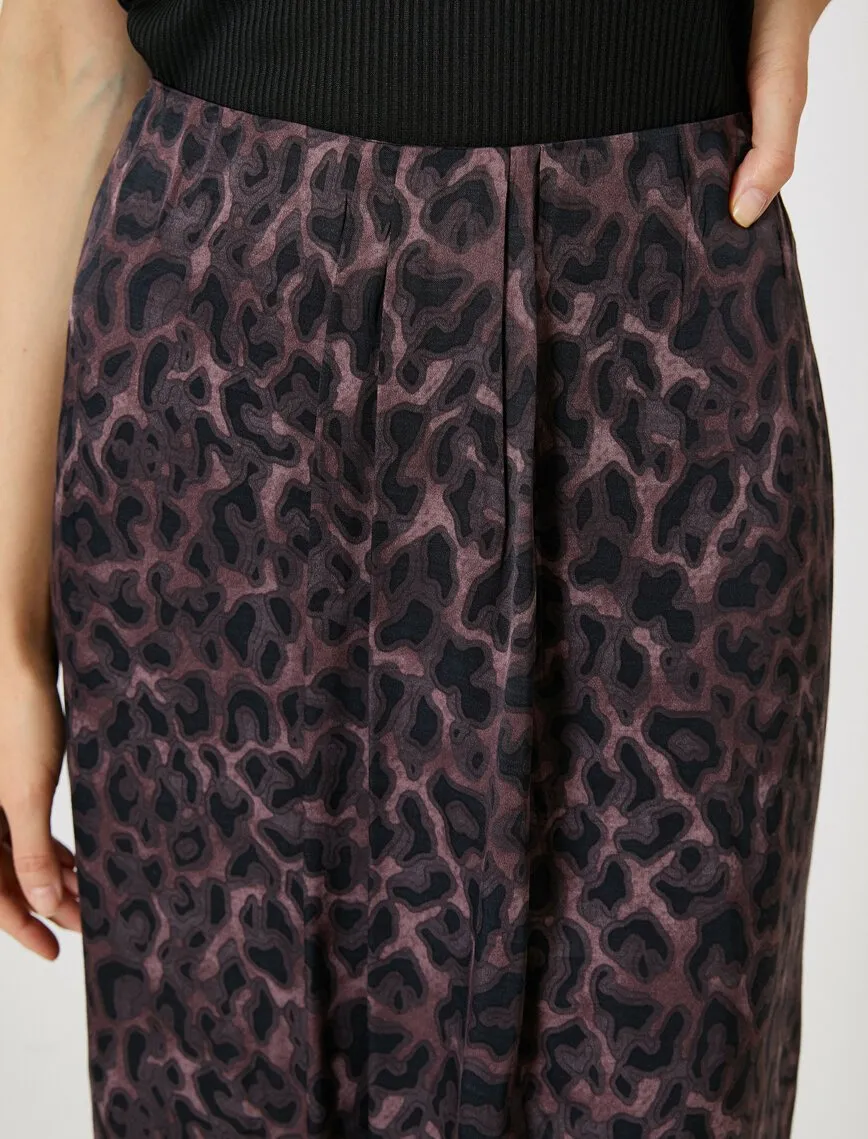 12212 Brown Leopard Patterned Midi Skirt