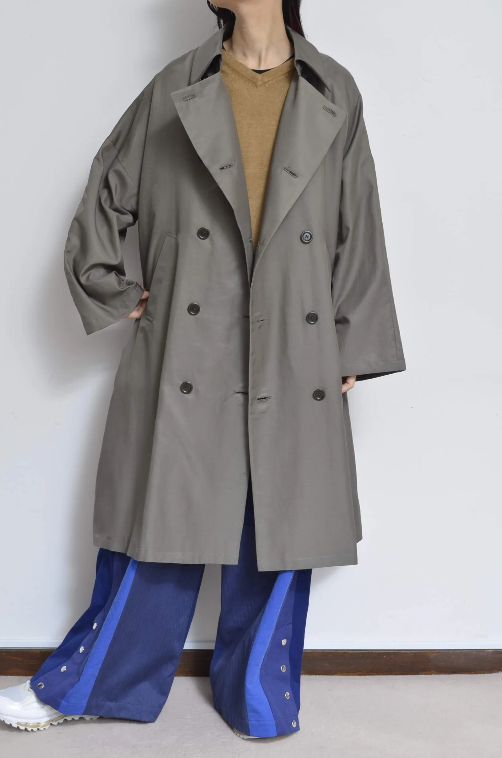 SCARF-LINED TRENCH COAT/KHAKI/01