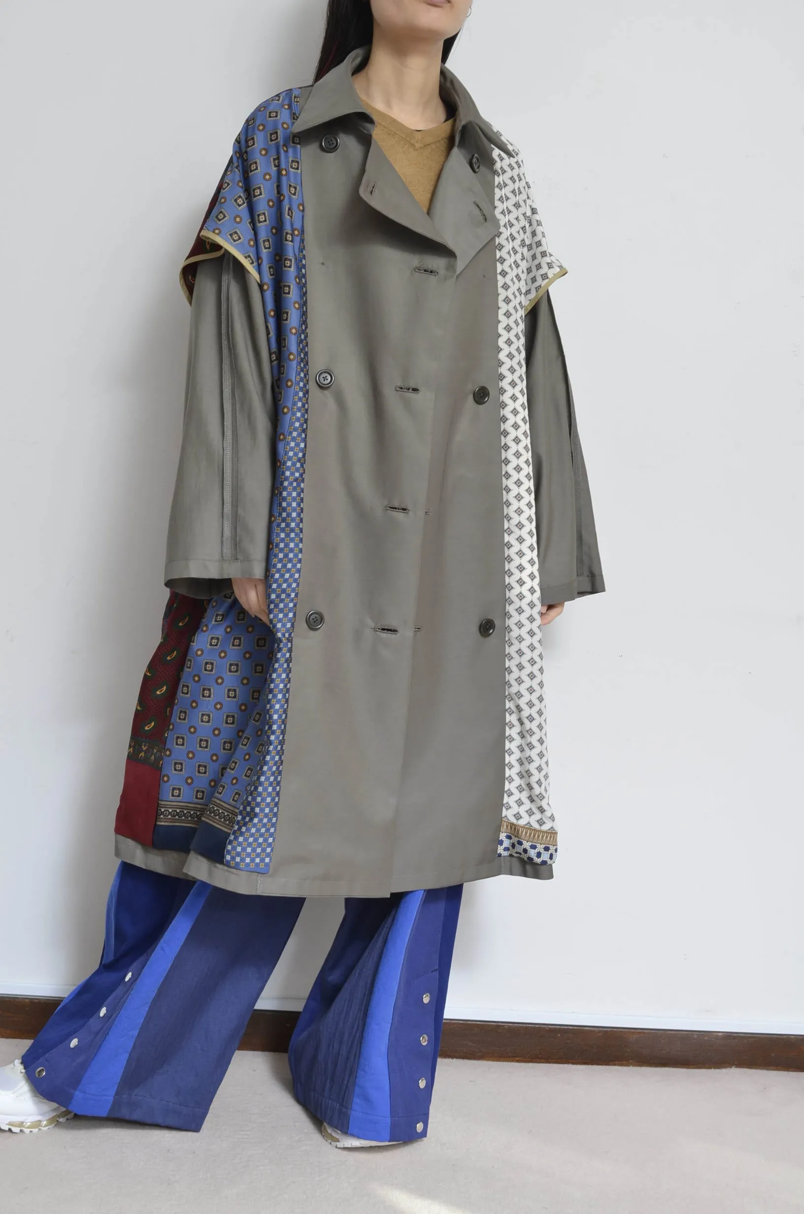 SCARF-LINED TRENCH COAT/KHAKI/01